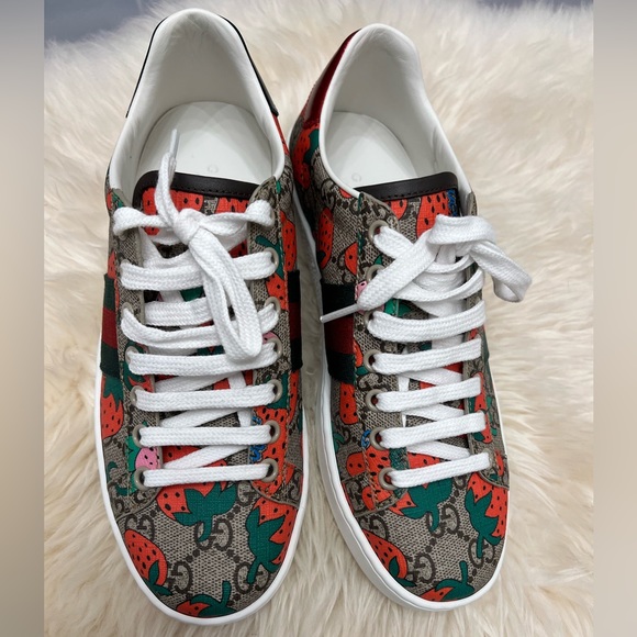 Brand new Gucci Ace sneakers with strawberries - Picture 2 of 6